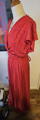 True vintage red 1970s - red,