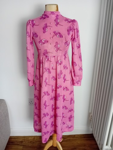 Vintage 70s bright pink floral - pink,