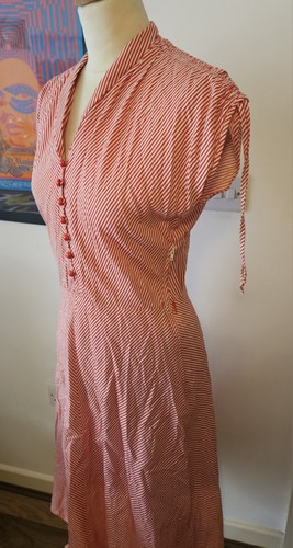 True vintage red 1970s does - red,