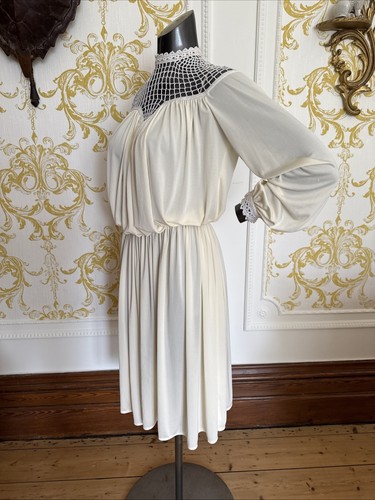 Vintage 1970s cream soft fall - vintage,
