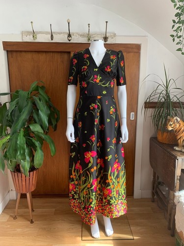 1970 vintage black - 1970’s, bright