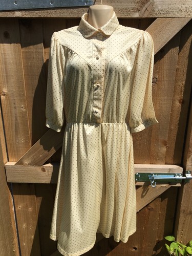 Vintage 1970s cream spotty